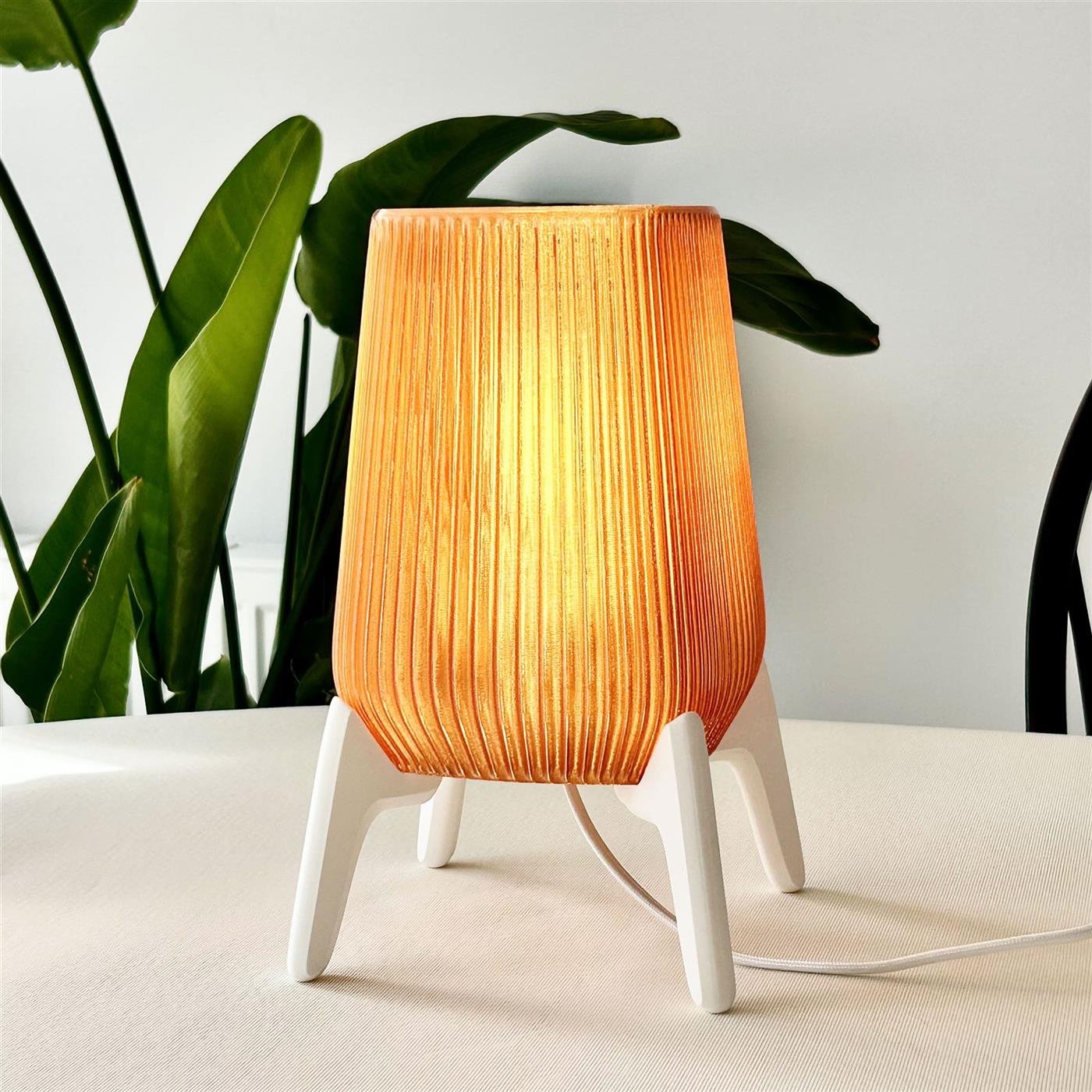 Freya Table Lamp, lámpara de mesa con base escultórica